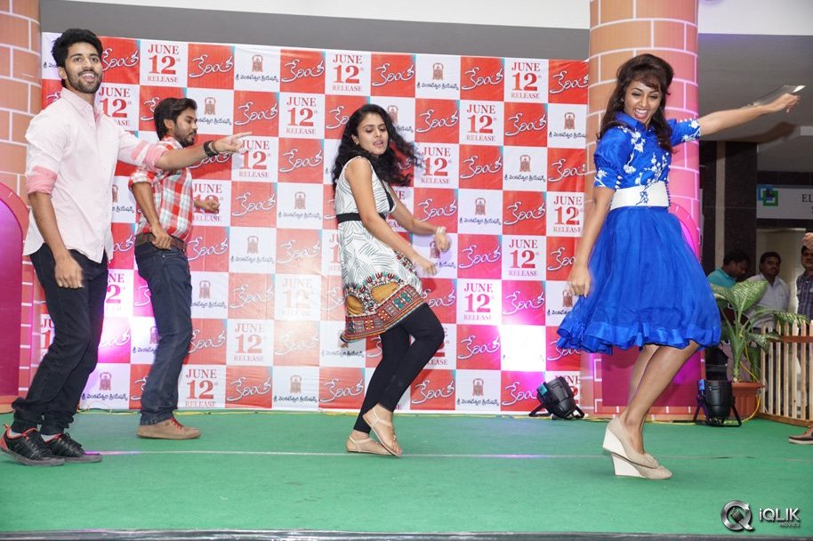 Kerintha-Movie-Team-at-Manjeera-Mall-Kukatpally